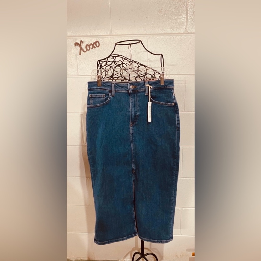 NWT Guess 5 Pocket Denim Maxi Skirt